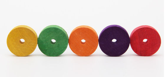 Natural color multi-colored colorful wooden wheels round wood blocks with holes for kids DIY material OEM OEM supplier