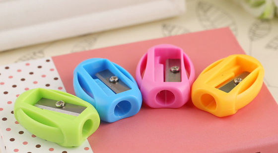 Various Colors  Manual pencil sharpener 3.5cm Kids Children Stationery Supplies Animal Mini Piggy Piglet Dinosaur supplier